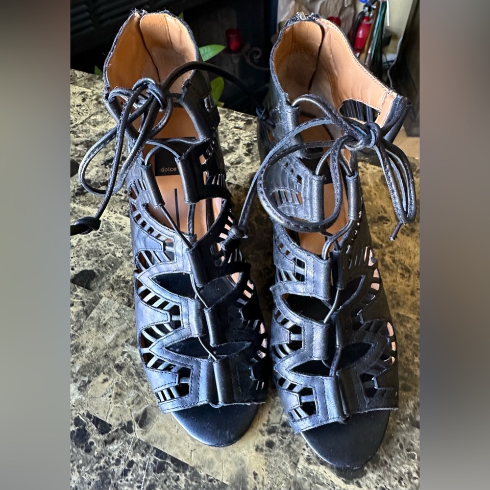 DOLCE VITA DV BLACK LACE UP WEDGE PEEP TOE BOOTIES WITH REAR BACK ZIPPERS(8 1/2)